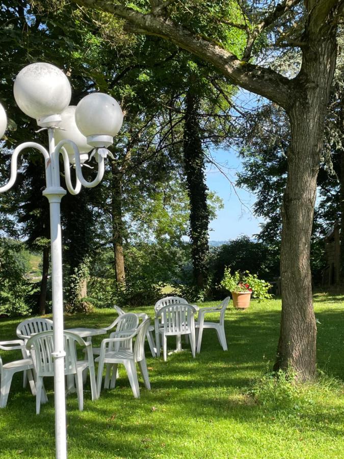 Hotel Logis Deshors-Foujanet Chamboulive Exterior foto