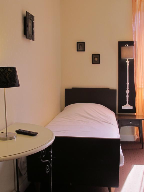 Hotel Logis Deshors-Foujanet Chamboulive Exterior foto
