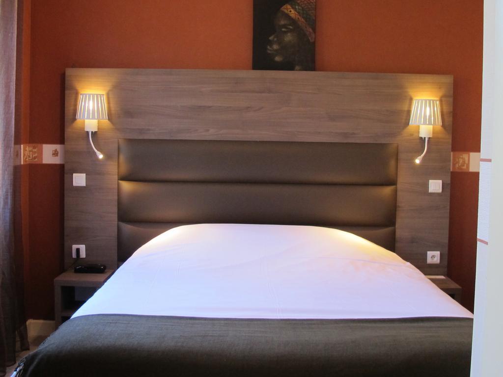 Hotel Logis Deshors-Foujanet Chamboulive Exterior foto