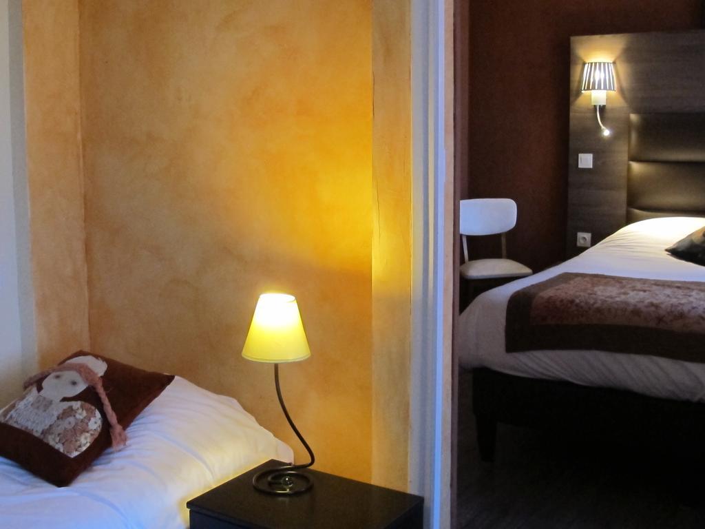 Hotel Logis Deshors-Foujanet Chamboulive Exterior foto