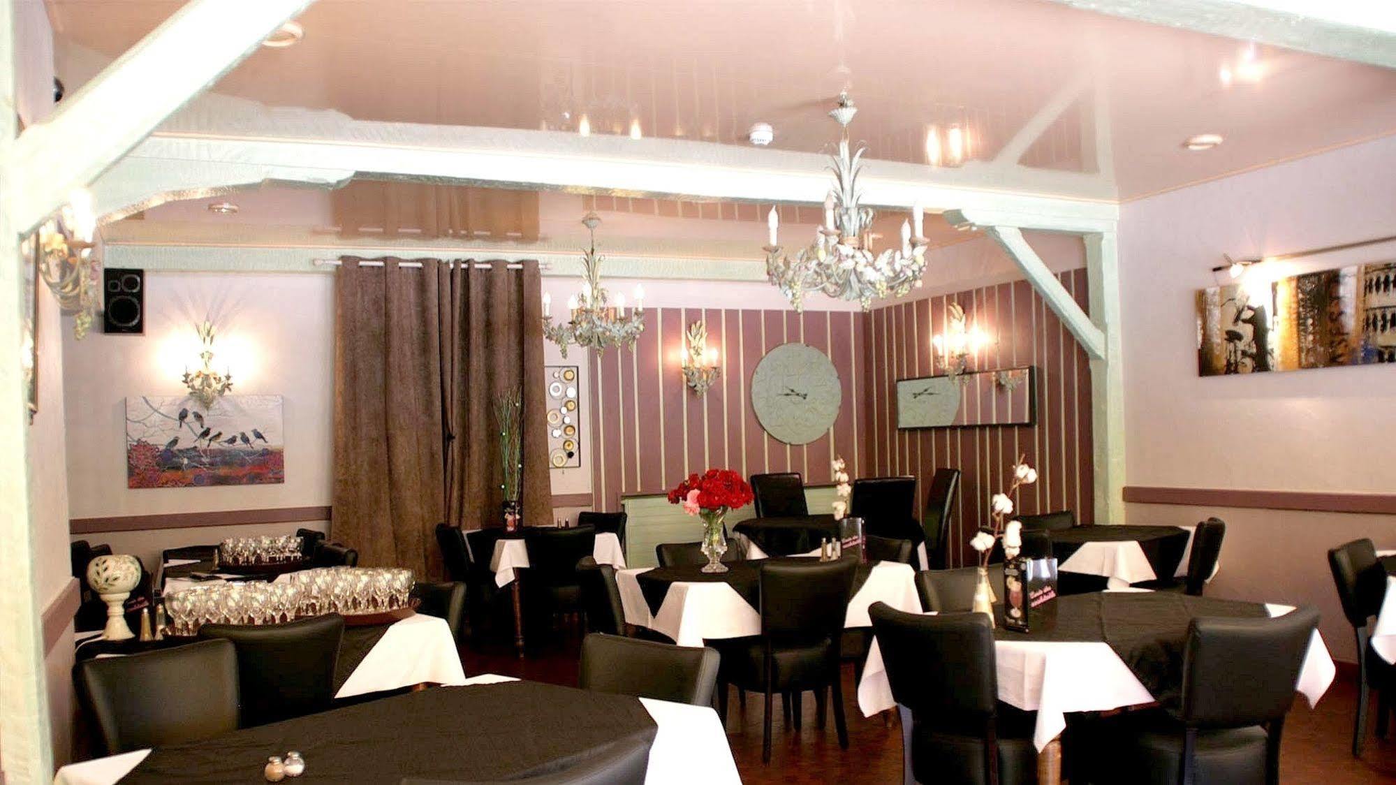 Hotel Logis Deshors-Foujanet Chamboulive Exterior foto