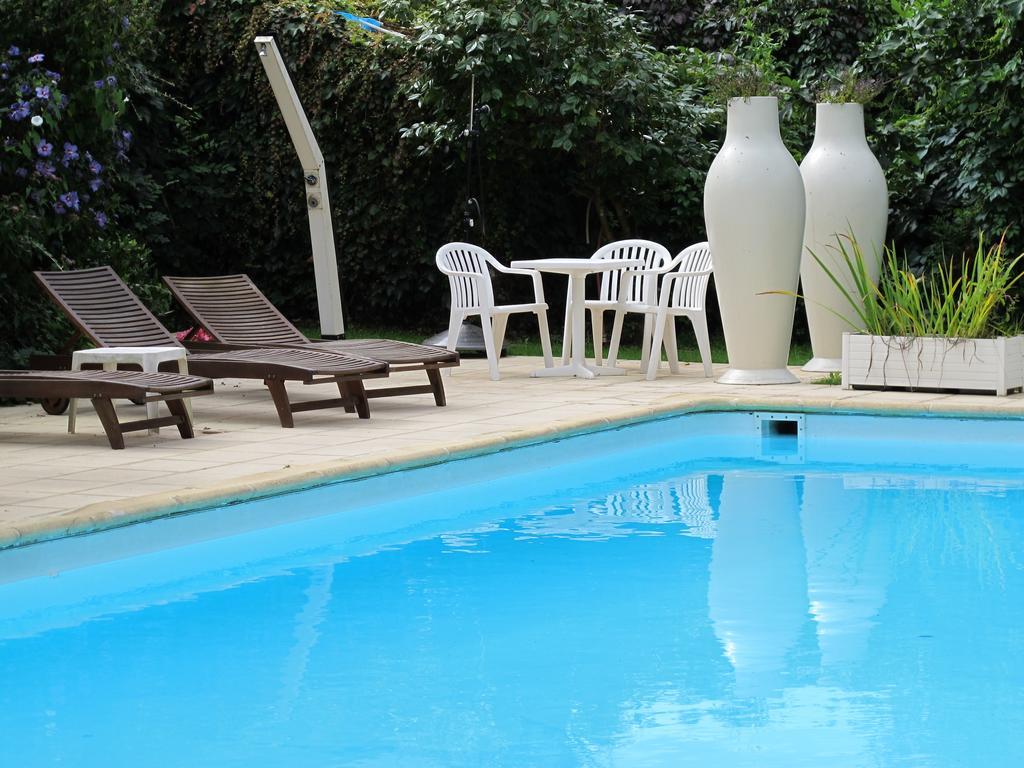 Hotel Logis Deshors-Foujanet Chamboulive Exterior foto