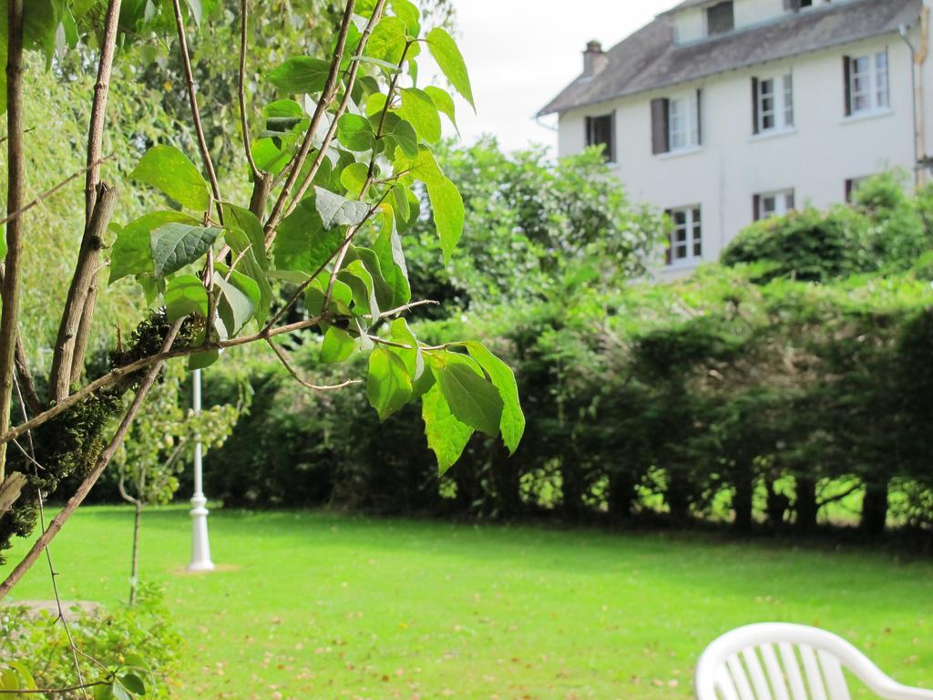 Hotel Logis Deshors-Foujanet Chamboulive Exterior foto